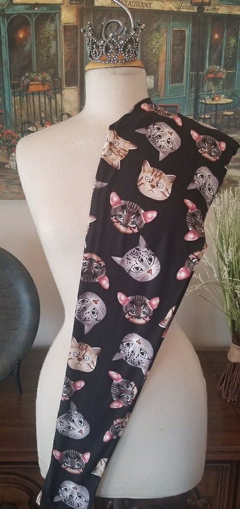 Cat faces leggings